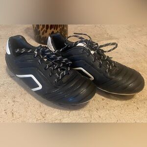 Athletic Works Youth Soccer Cleat size 4